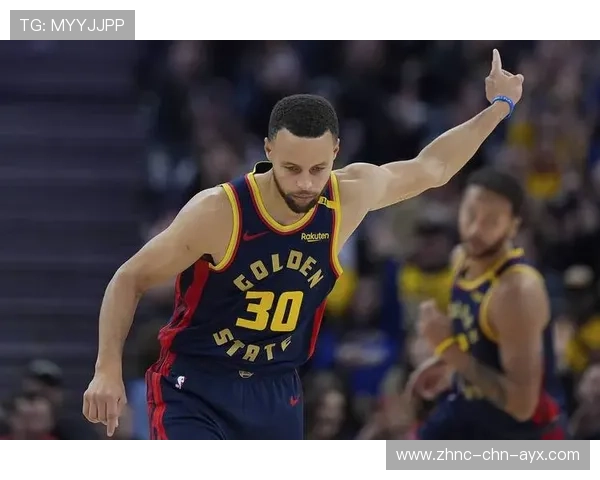 库里中距离投篮稳稳落袋,勇士继续拉大分差 库里中距离投篮稳稳落袋,勇士继续拉大分差